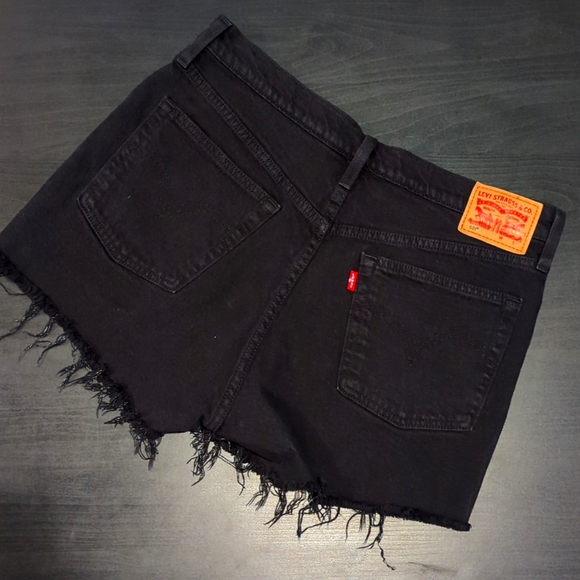 Levis Black Shorts - size 30 - Picture 2 of 2